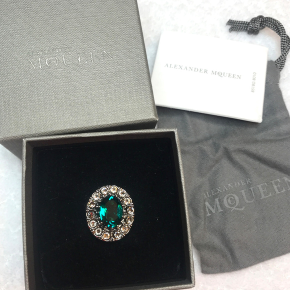 Alexander McQueen Gold and Green Statement Ring - Picture 2 of 8